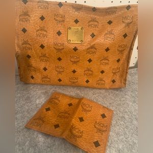 one zipper MCM hand bag & credit card small wallet in excellent condition